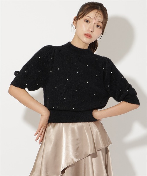 AND COUTURE(アンドクチュール)の「ラメフェザー5分袖ビジュー付きプルオーバー(ニット/セーター・レディース・ライトグレー/ブラック/オフホワイト/ベージュ・FREE)」の3枚目の写真