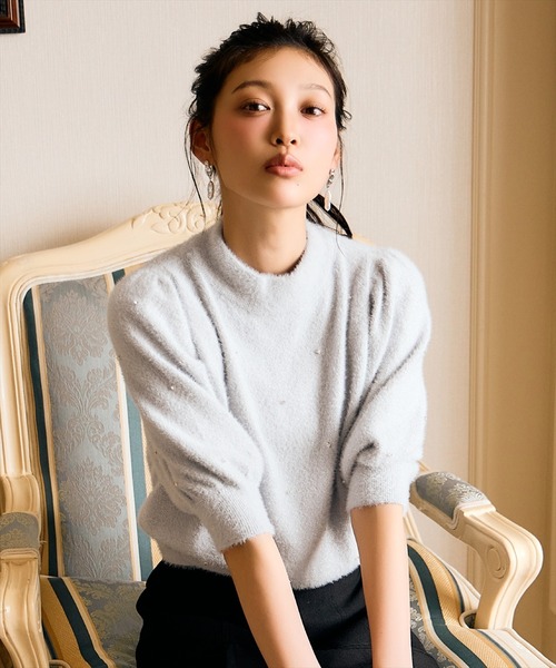 AND COUTURE(アンドクチュール)の「ラメフェザー5分袖ビジュー付きプルオーバー(ニット/セーター・レディース・ライトグレー/ブラック/オフホワイト/ベージュ・FREE)」の17枚目の写真