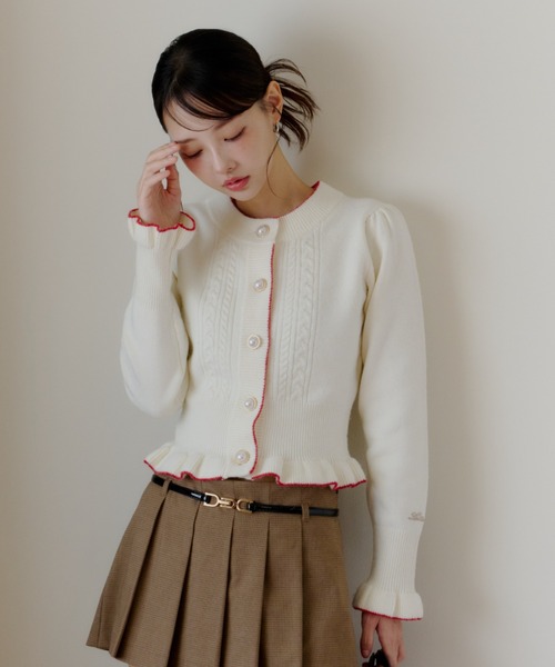 Lallana(ララーナ)の「Frill Knit Cardigan / フリルニットカーディガン(カーディガン/ボレロ・レディース・アイボリー/レッド・FREE)」の2枚目の写真