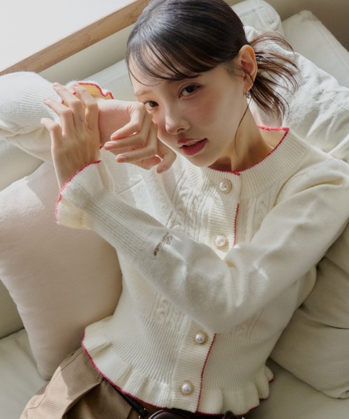 Lallana(ララーナ)の「Frill Knit Cardigan / フリルニットカーディガン(カーディガン/ボレロ・レディース・アイボリー/レッド・FREE)」の12枚目の写真