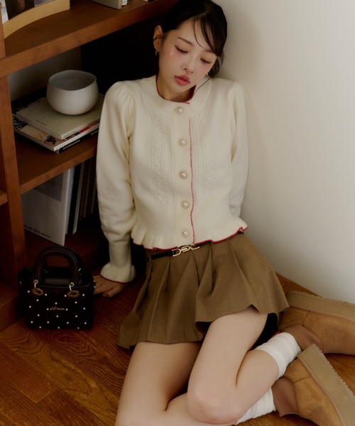 Lallana(ララーナ)の「Frill Knit Cardigan / フリルニットカーディガン(カーディガン/ボレロ・レディース・アイボリー/レッド・FREE)」の15枚目の写真