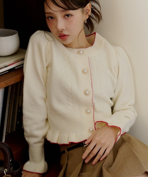 Lallana(ララーナ)の「Frill Knit Cardigan / フリルニットカーディガン(カーディガン/ボレロ・レディース・アイボリー/レッド・FREE)」の16枚目の写真