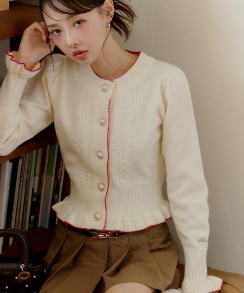 Lallana(ララーナ)の「Frill Knit Cardigan / フリルニットカーディガン(カーディガン/ボレロ・レディース・アイボリー/レッド・FREE)」の19枚目の写真