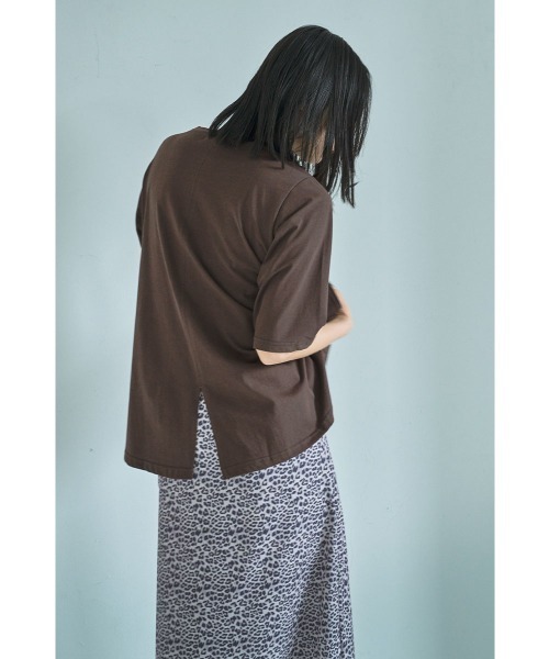 marjour(マージュール)の「RELAX SIDE SLIT TEE(Tシャツ/カットソー・レディース・ブラウン・M)」の15枚目の写真