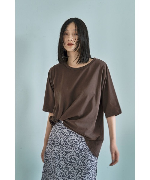 marjour(マージュール)の「RELAX SIDE SLIT TEE(Tシャツ/カットソー・レディース・ブラウン・M)」の12枚目の写真