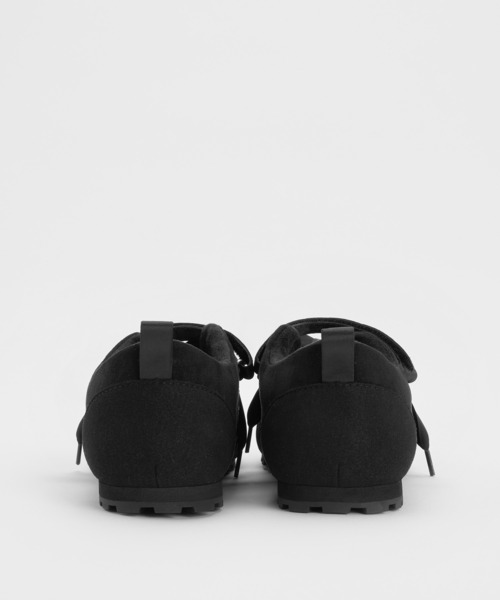 CHARLES & KEITH（チャールズ & キース）の「Silko シルコウ サテンレースバレエスニーカー（スニーカー・レディース・オフホワイト/ブラウン系その他7/ブラック系その他2・23cm/25.5cm/22.5cm/25cm/24.5cm/23.5cm）」の8枚目の写真