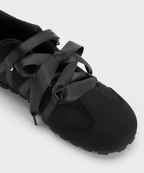 CHARLES & KEITH（チャールズ & キース）の「Silko シルコウ サテンレースバレエスニーカー（スニーカー・レディース・オフホワイト/ブラウン系その他7/ブラック系その他2・23cm/25.5cm/22.5cm/25cm/24.5cm/23.5cm）」の9枚目の写真