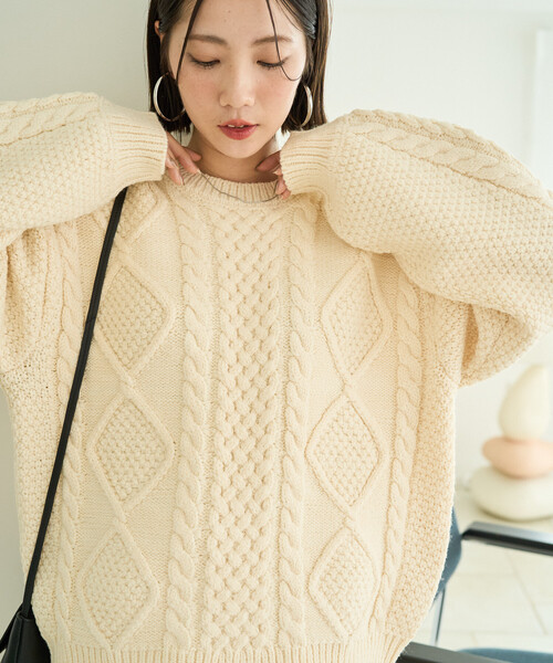 FREAK'S STORE(フリークスストア)の「限定展開 ビックシルエット ケーブルニット プルオーバー(ニット/セーター・レディース・レッド/杢グレー/ナチュラル/ネイビー/ベージュ・フリ-)」の16枚目の写真