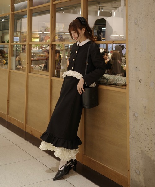 idem（イデム）の「blooming frill jacket / フリルデザインジャケット【セットアップ着用可能】（ノーカラージャケット・レディース・ベージュ/ブラック・FREE）」の12枚目の写真