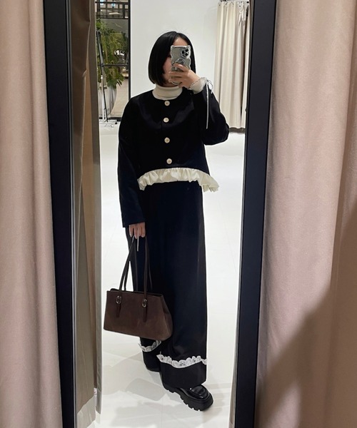 idem（イデム）の「blooming frill jacket / フリルデザインジャケット【セットアップ着用可能】（ノーカラージャケット・レディース・ベージュ/ブラック・FREE）」の17枚目の写真