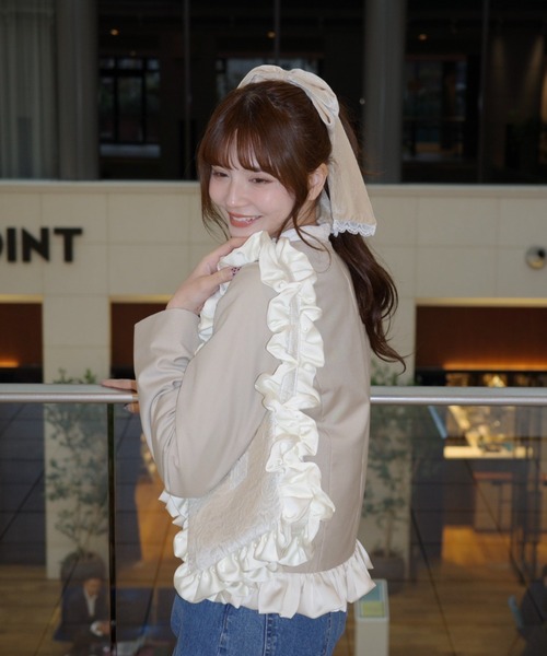 idem（イデム）の「blooming frill jacket / フリルデザインジャケット【セットアップ着用可能】（ノーカラージャケット・レディース・ベージュ/ブラック・FREE）」の21枚目の写真