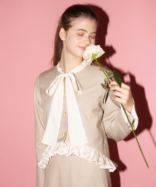 エムプルミエ　フリル付きベージュジャケット エムプルミエ フリル付きベージュジャケット