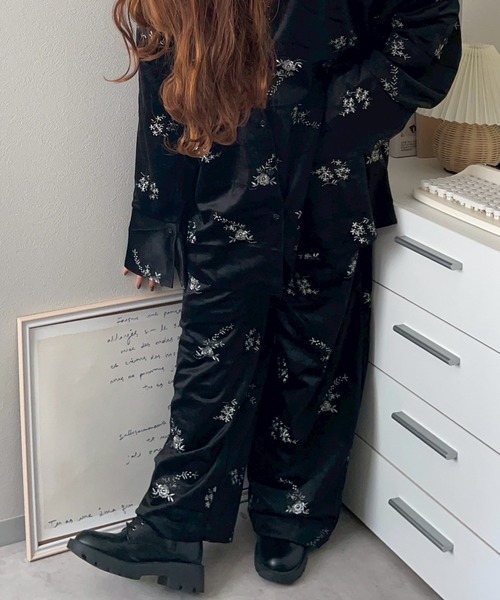 merrylatte（メリーラテ）の「フラワー刺繍ベロアワイドパンツ【NOUA】（その他パンツ・レディース・ブラック・FREE）」の5枚目の写真