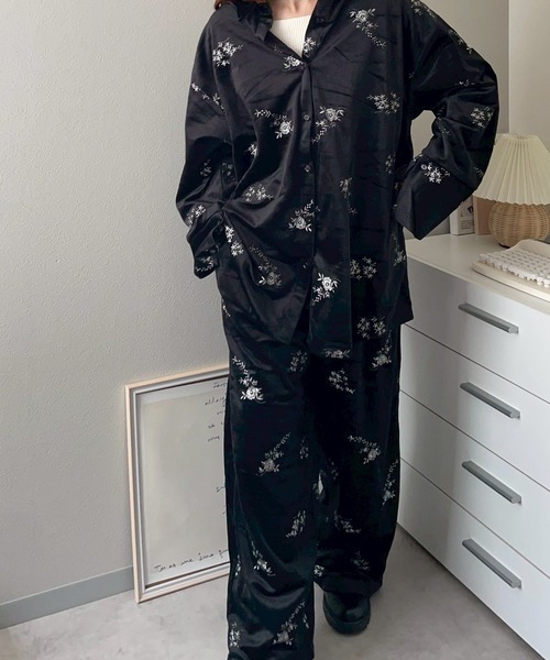 merrylatte（メリーラテ）の「フラワー刺繍ベロアワイドパンツ【NOUA】（その他パンツ・レディース・ブラック・FREE）」の7枚目の写真