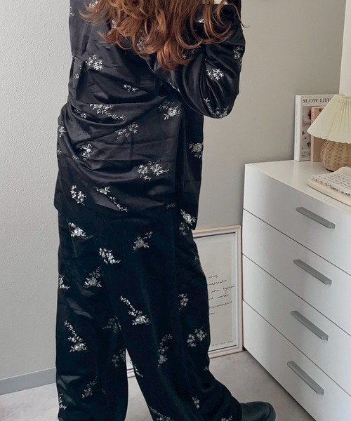 merrylatte（メリーラテ）の「フラワー刺繍ベロアワイドパンツ【NOUA】（その他パンツ・レディース・ブラック・FREE）」の9枚目の写真