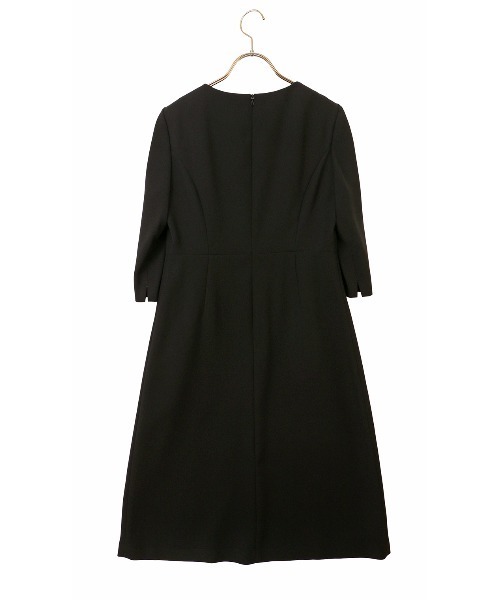 AOYAMA（アオヤマ）の「正統派のブラックフォーマル！襟付きボレロアンサンブル＜喪服・礼服＞（スーツセット・レディース・ブラック・15号/13号/11号/9号/7号/5号）」の4枚目の写真