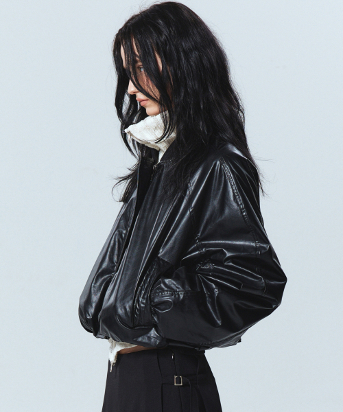 NICK&NICOLE(ニックアンドニコール)の「WRINKLE CROP VARSITY LEATHER JUMPER_BLACK(ライダースジャケット・レディース・その他・FREE)」の2枚目の写真