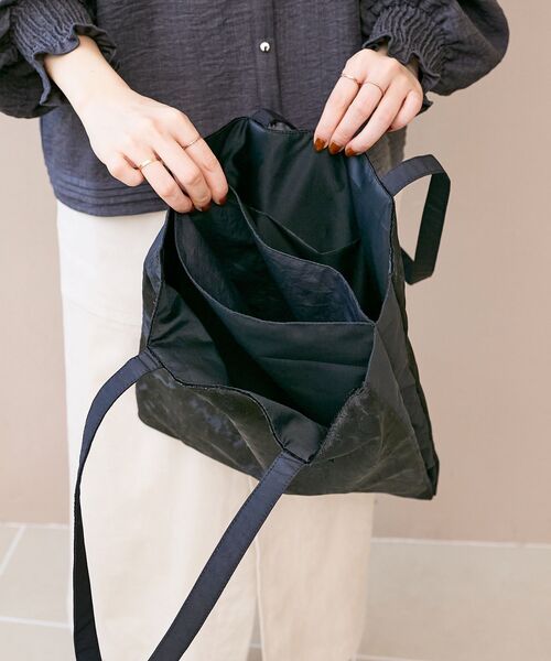 le.coeur blanc（ルクールブラン）の「ベロア3ポケットトートバッグ（トートバッグ・レディース・グレイッシュベージュ/ブラック・FREE）」の5枚目の写真