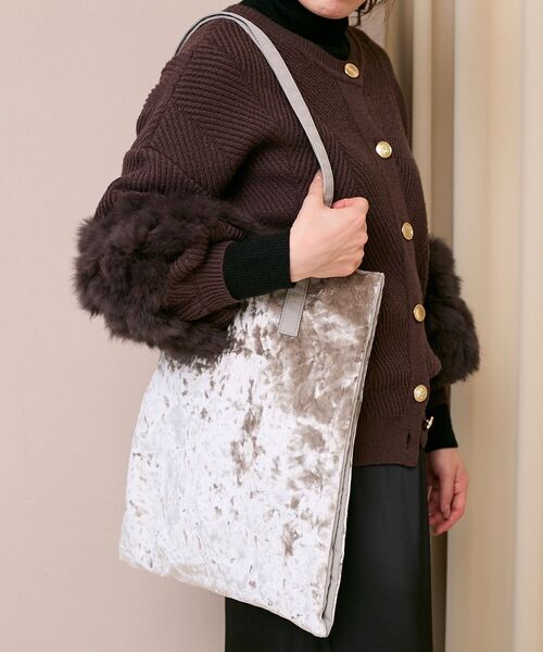 le.coeur blanc（ルクールブラン）の「ベロア3ポケットトートバッグ（トートバッグ・レディース・グレイッシュベージュ/ブラック・FREE）」の8枚目の写真