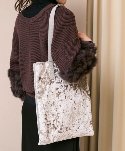 le.coeur blanc（ルクールブラン）の「ベロア3ポケットトートバッグ（トートバッグ・レディース・グレイッシュベージュ/ブラック・FREE）」の9枚目の写真