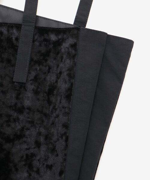 le.coeur blanc（ルクールブラン）の「ベロア3ポケットトートバッグ（トートバッグ・レディース・グレイッシュベージュ/ブラック・FREE）」の17枚目の写真