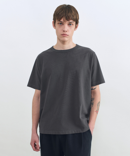 INSILENCE(インサイロンス)の「ガーメントダイ ボックスフィットTシャツ CHARCOAL(Tシャツ/カットソー・レディース・その他・MEDIUM/LARGE/SMALL)」の1枚目の写真