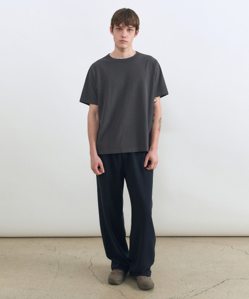 INSILENCE(インサイロンス)の「ガーメントダイ ボックスフィットTシャツ CHARCOAL(Tシャツ/カットソー・レディース・その他・MEDIUM/LARGE/SMALL)」の2枚目の写真