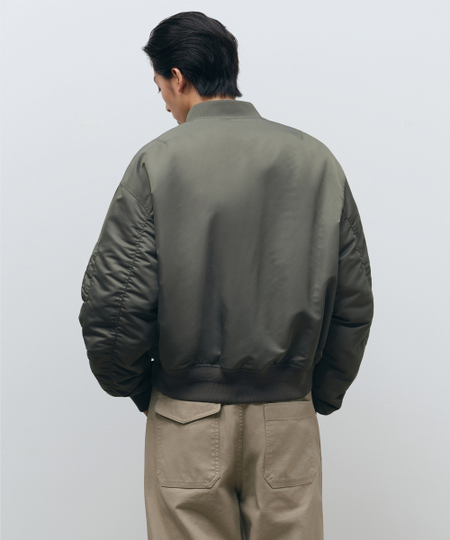 MUSINSA STANDARD（ムシンサスタンダード）の「ショートMA-1ボンバージャケット[カーキ]（ブルゾン・メンズ・その他・MEDIUM/LARGE/X-LARGE/XX-LARGE）」の3枚目の写真