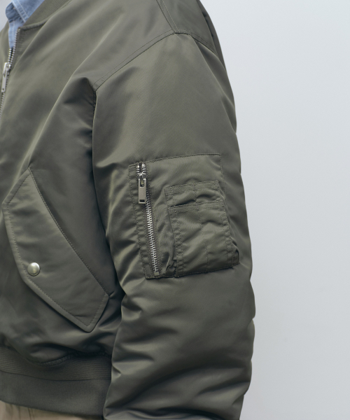 MUSINSA STANDARD（ムシンサスタンダード）の「ショートMA-1ボンバージャケット[カーキ]（ブルゾン・メンズ・その他・MEDIUM/LARGE/X-LARGE/XX-LARGE）」の7枚目の写真