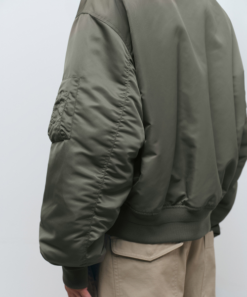 MUSINSA STANDARD（ムシンサスタンダード）の「ショートMA-1ボンバージャケット[カーキ]（ブルゾン・メンズ・その他・MEDIUM/LARGE/X-LARGE/XX-LARGE）」の8枚目の写真