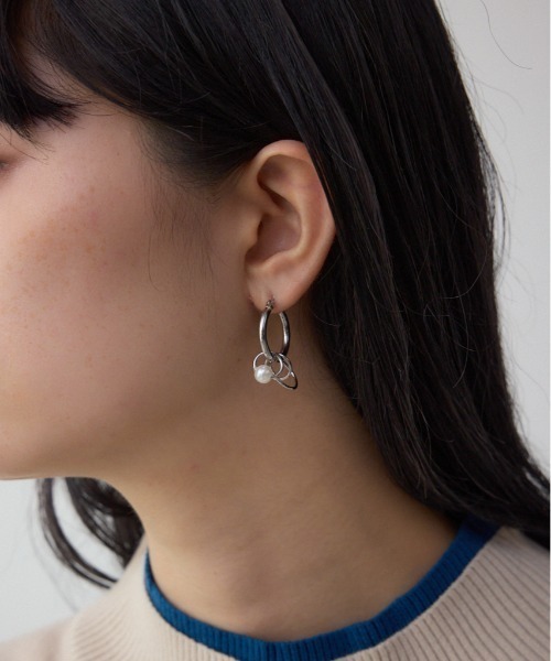 AZUL by moussy(アズールバイマウジー)の「マルチモチーフミニフープピアス(ピアス(両耳用)・レディース・シルバー/ゴールド系その他・FREE)」の2枚目の写真