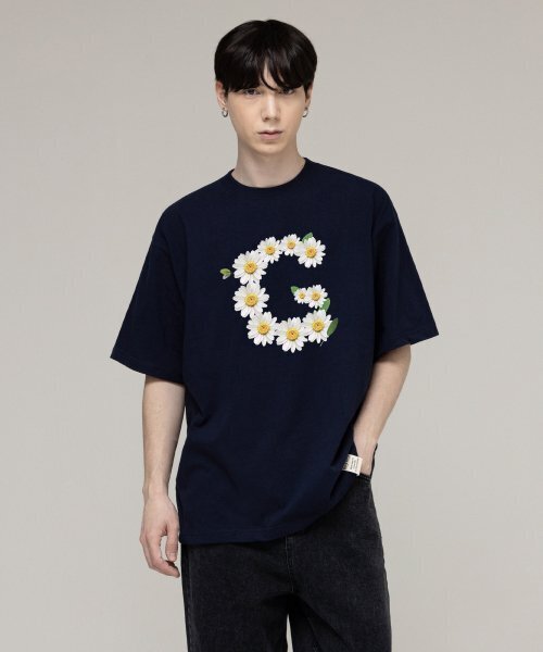 GRAVER（グレーバー）の「[ユニセックス]ビッグGフラワースマイル半袖Tシャツ_ネイビー（Tシャツ/カットソー・レディース・ネイビー・SMALL/LARGE/X-LARGE/MEDIUM）」の3枚目の写真