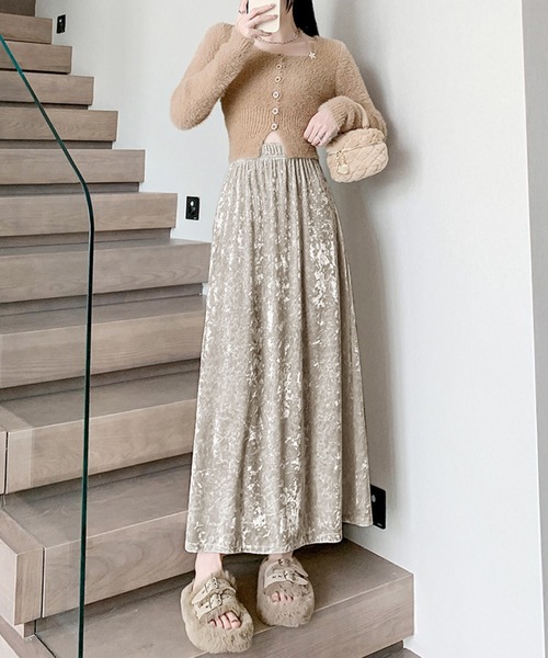 Amulet（アミュレット）の「上品なツヤ感で大人見え♪美シルエット◎ ベロア風ロングスカート（スカート・レディース・ブラウン/ブラック/アイボリー・L/S/M）」の4枚目の写真
