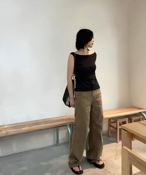 MAYVERU(メイバーユー)の「Balm Off-Shoulder Sleeveless T-Shirt _ Black(Tシャツ/カットソー・レディース・ブラック・FREE)」の6枚目の写真
