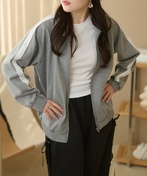 DAYRA（デイラ）の「袖ライン ジップアップ スウェット 長袖 トップス（スウェット・レディース・グレー/ネイビー/ブラウン/ライトグレー/ブラック・FREE/S）」の22枚目の写真
