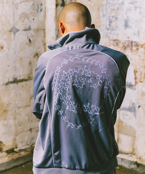 THEWARLD(ザワールド)の「AAS LOGO TRACK ZIP UP JACKET CHACOAL(ナイロンジャケット・レディース・その他・1/2/3)」の1枚目の写真