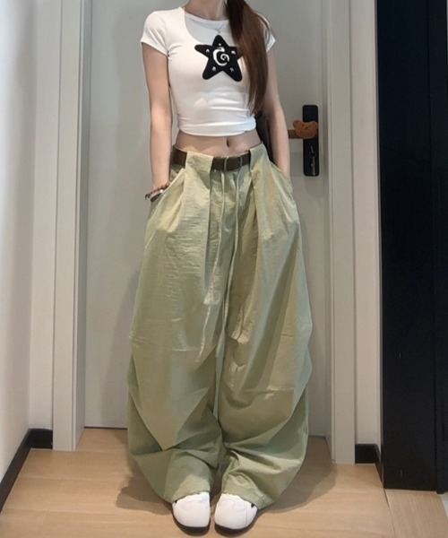 Vini(ヴィニ)の「韓国風ボリュームワイドカーゴパンツ(カーゴパンツ・レディース・ホワイト/ブラック・MEDIUM)」の3枚目の写真