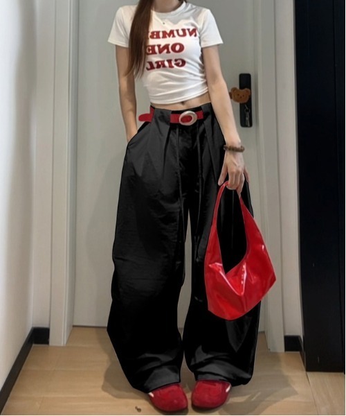 Vini(ヴィニ)の「韓国風ボリュームワイドカーゴパンツ(カーゴパンツ・レディース・ホワイト/ブラック・MEDIUM)」の4枚目の写真
