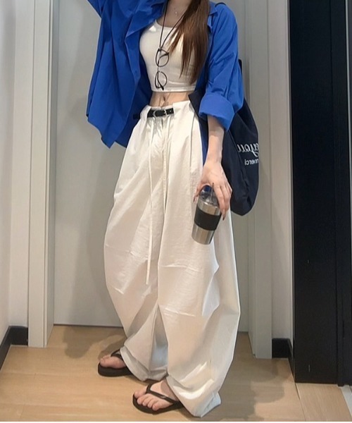 Vini(ヴィニ)の「韓国風ボリュームワイドカーゴパンツ(カーゴパンツ・レディース・ホワイト/ブラック・MEDIUM)」の5枚目の写真