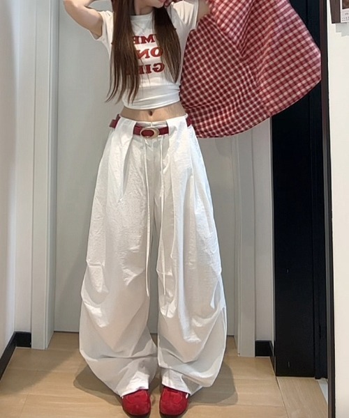 Vini(ヴィニ)の「韓国風ボリュームワイドカーゴパンツ(カーゴパンツ・レディース・ホワイト/ブラック・MEDIUM)」の6枚目の写真