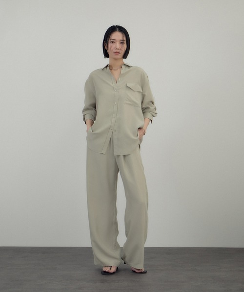 SALON adam et rope'（サロン アダム エ ロペ）の「[26SS]GENTLE SILK シャツ / セットアップ対応・洗える（シャツ/ブラウス・レディース・ベージュ系その他/ブラック・FREE）」の5枚目の写真
