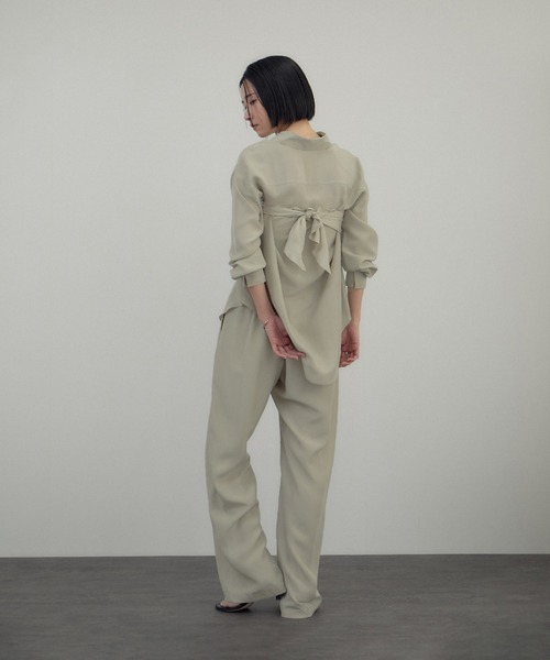SALON adam et rope'（サロン アダム エ ロペ）の「[26SS]GENTLE SILK シャツ / セットアップ対応・洗える（シャツ/ブラウス・レディース・ベージュ系その他/ブラック・FREE）」の6枚目の写真
