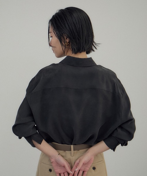 SALON adam et rope'（サロン アダム エ ロペ）の「[26SS]GENTLE SILK シャツ / セットアップ対応・洗える（シャツ/ブラウス・レディース・ベージュ系その他/ブラック・FREE）」の8枚目の写真