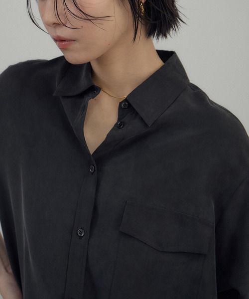 SALON adam et rope'（サロン アダム エ ロペ）の「[26SS]GENTLE SILK シャツ / セットアップ対応・洗える（シャツ/ブラウス・レディース・ベージュ系その他/ブラック・FREE）」の9枚目の写真