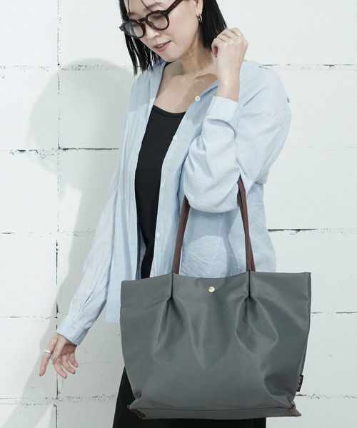 Legato Largo(レガートラルゴ)の「"02"≪Legato Largo≫肩楽 5ポケット/11L ナイロン トートバッグ(トートバッグ・レディース・ブラック/グレー/ライトブラウン/ネイビー/ベージュ・ONE SIZE)」の9枚目の写真