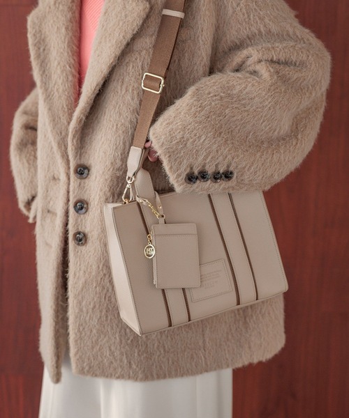 BAYFLOW（ベイフロー）の「[カードケース付き]パッチロゴコンビBOXトート（ハンドバッグ・レディース・ブラック/グレイッシュベージュ・FREE）」の4枚目の写真