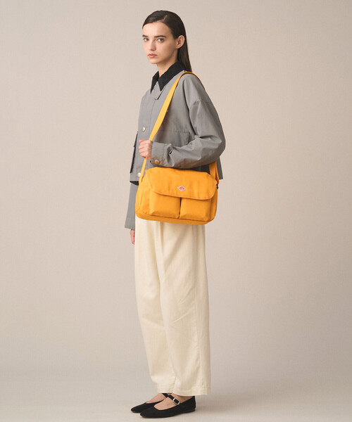 DANTON（ダントン）の「DANTON | キャンバスショルダーバッグ OBERKAMPF UNISEX（ショルダーバッグ・レディース・ブラック/グレー/ベージュ/イエロー・-）」の20枚目の写真