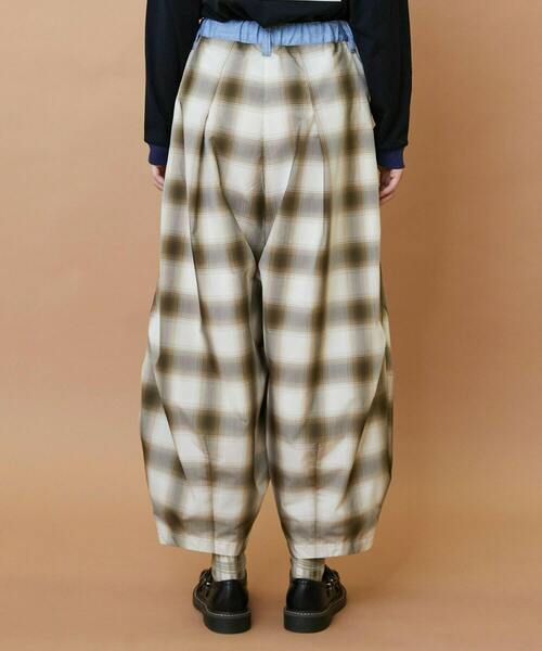 FRAPBOIS（フラボア）の「オンブレー パンツ（その他パンツ・レディース・グリーン/ベージュ・1/2）」の4枚目の写真