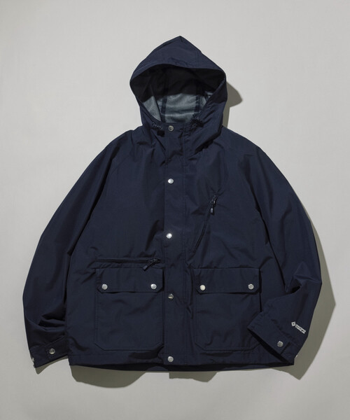 +phenix（プラスフェニックス）の「+phenix/プラスフェニックス 別注 GORE-TEX WINDSTOPPER SAFARI JACKET/ゴアテックス ウインドストッパー サファリジャケット/マウンテンパーカー（ブルゾン・メンズ・グレー/ネイビー/ブラック・MEDIUM/SMALL/LARGE）」の2枚目の写真