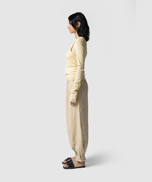 muller of yoshiokubo(ミュラーオブヨシオクボ)の「muller of yoshiokubo ミュラーオブヨシオクボ / TUCK STITCHED PANTS ステッチリネンタックパンツ / MLS26413(その他パンツ・レディース・ベージュ/ブラック・38/36)」の9枚目の写真